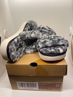 Koolaburra Gray Cheetah Fuzz-On Platform Slide Sandals Size 9 NWT